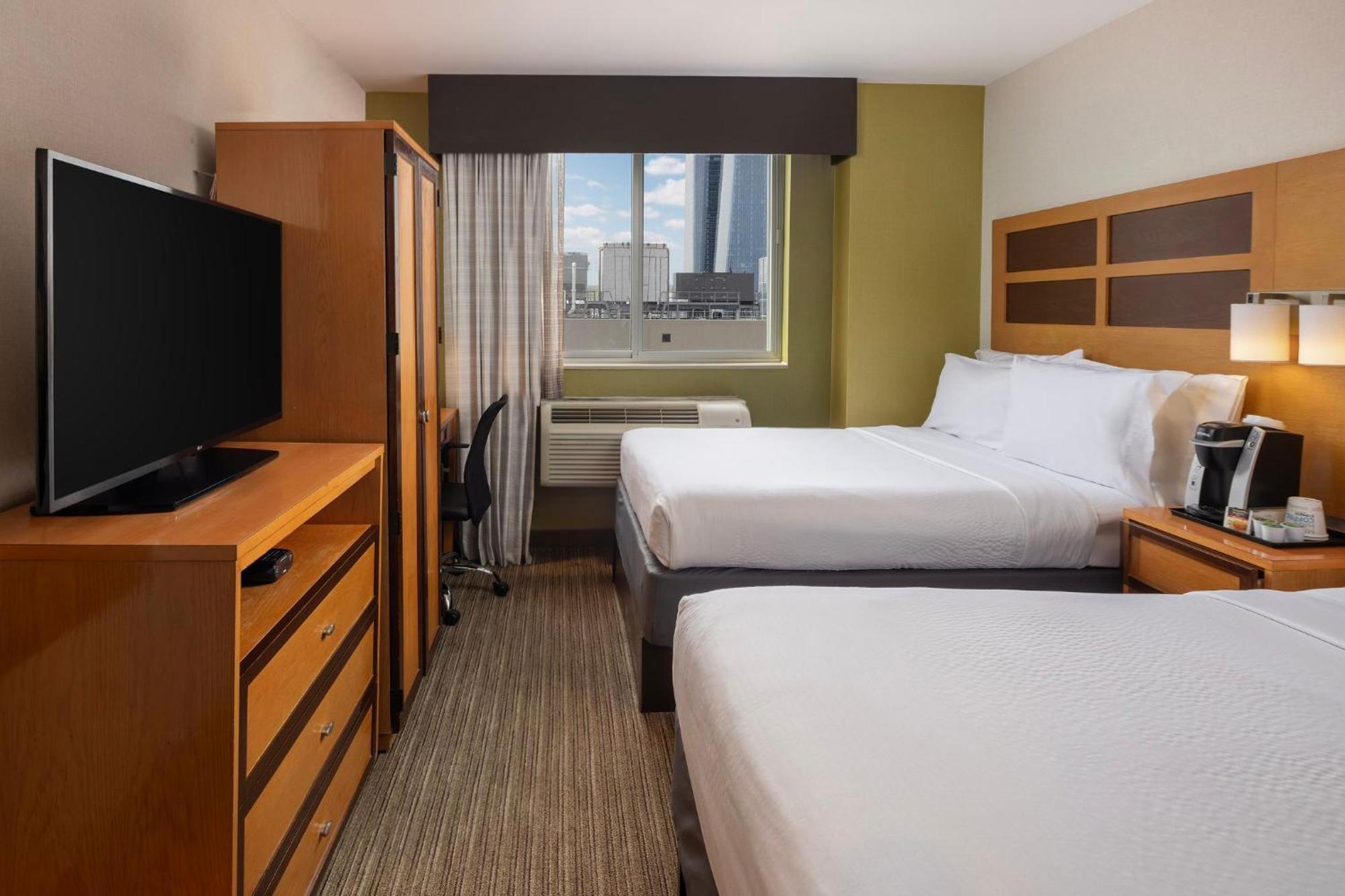 Holiday Inn Express - Times Square By Ihg Нью-Йорк Экстерьер фото